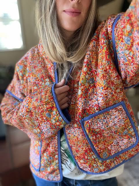 Floral Quilted Jacket for a Casual Layering Option Floral Quilted Jacket for a Casual Layering Option — Colorful Winter Outfits