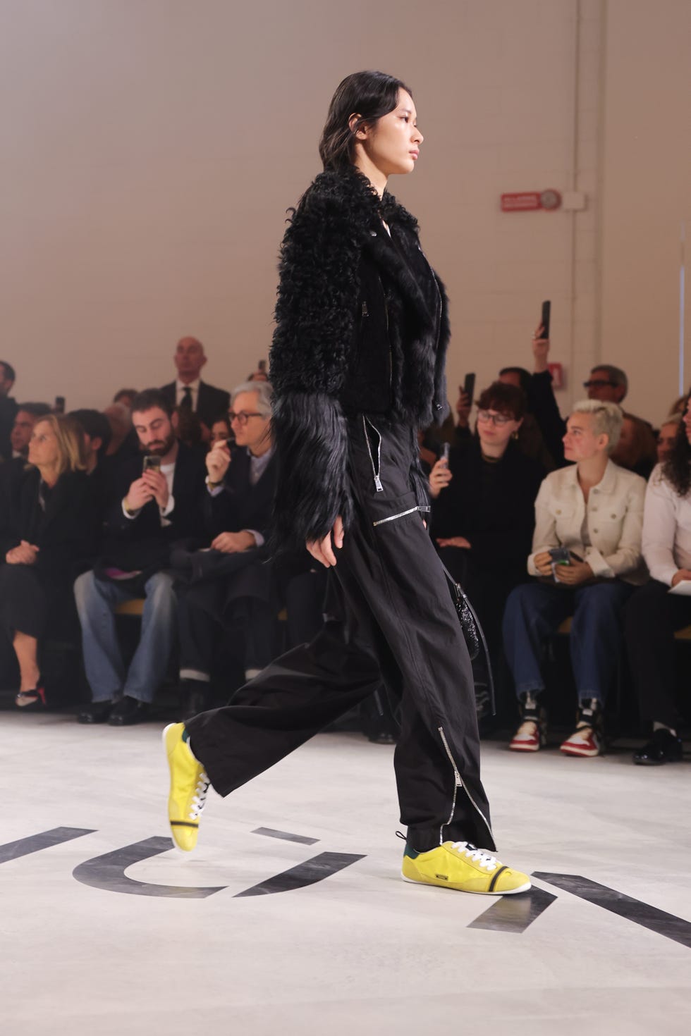 Black Furry Jacket with Yellow Sneakers for a Fashion-Forward Look Black Furry Jacket with Yellow Sneakers for a Fashion-Forward Look — Winter Outfits with Sneakers