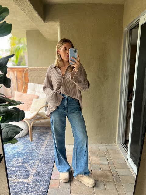 Beige Ugg Slippers with Wide-Leg Jeans and a Knit Cardigan Beige Ugg Slippers with Wide-Leg Jeans and a Knit Cardigan — Ugg Slippers Outfits