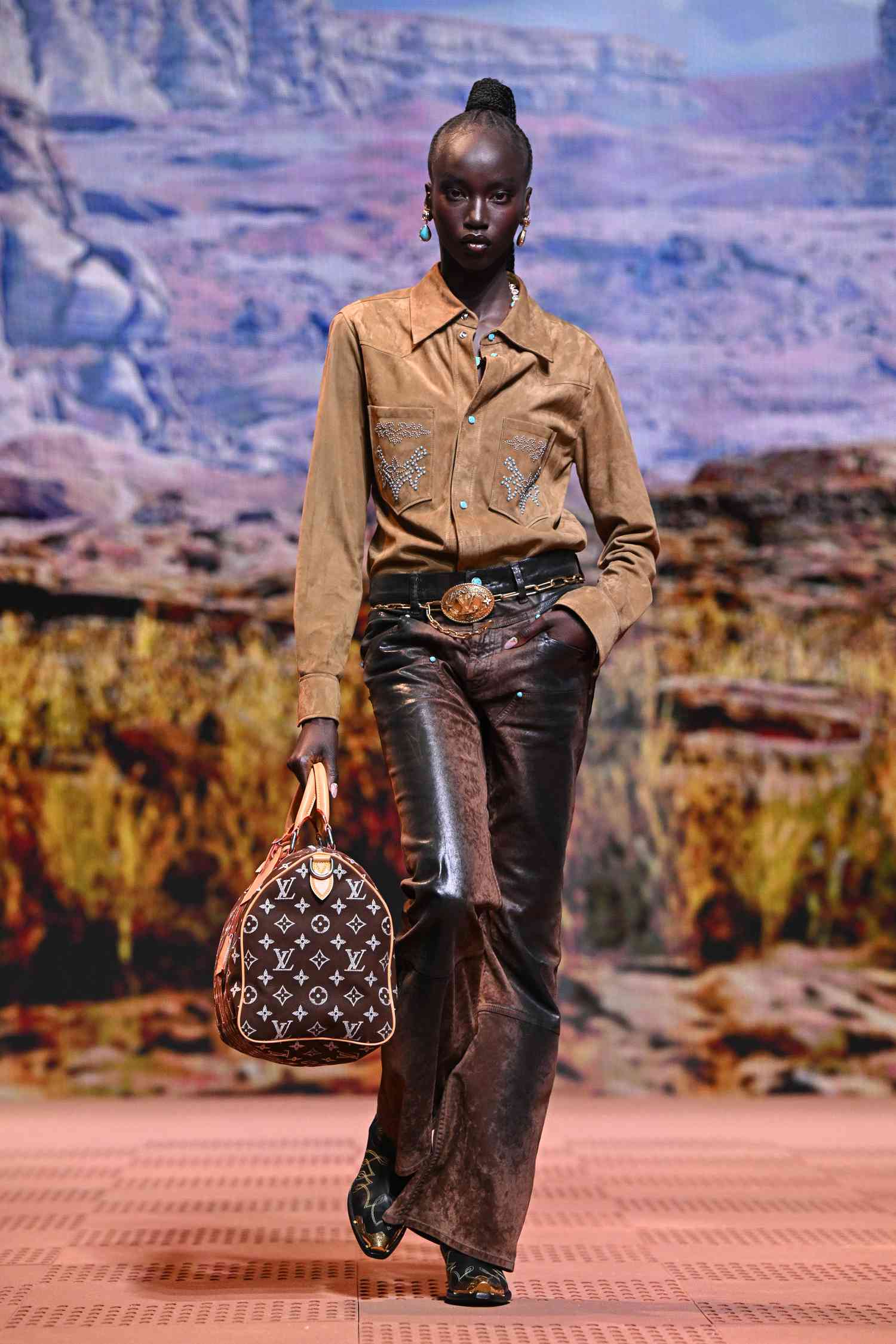 How to Wear the Western Fashion Trend
