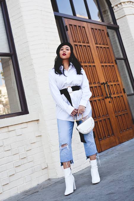 Casual Cool: Oversized White Shirt and Ripped Jeans — Minimalist Winter Outfits