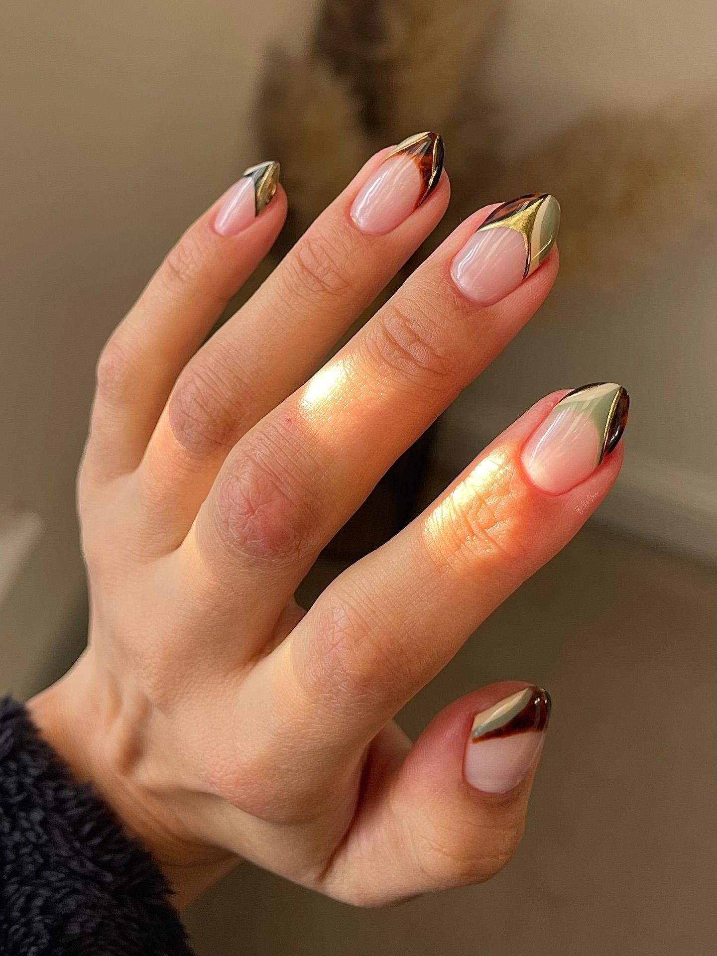 Modern French Tips with Gold Shapes Modern French Tips with Gold Shapes — Fall to Winter Nails