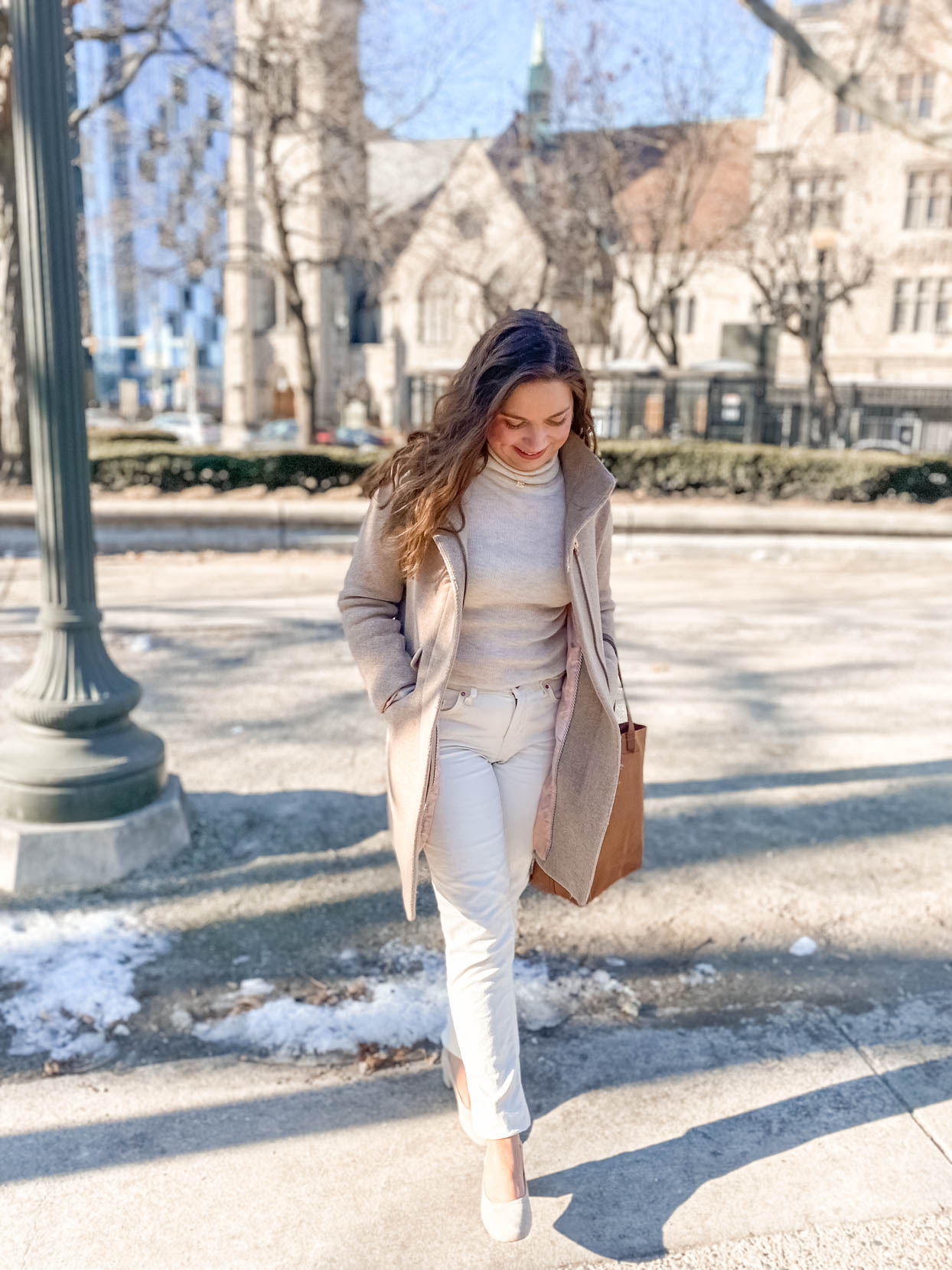 Monochromatic Beige for a Sophisticated Daytime Look Monochromatic Beige for a Sophisticated Daytime Look — Winter Outfits