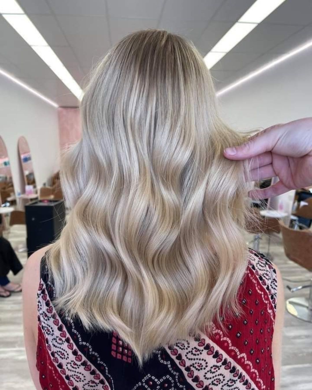 Collarbone Ash Blonde with Subtle Highlights Collarbone Ash Blonde with Subtle Highlights — Winter Hair Colors for Blondes