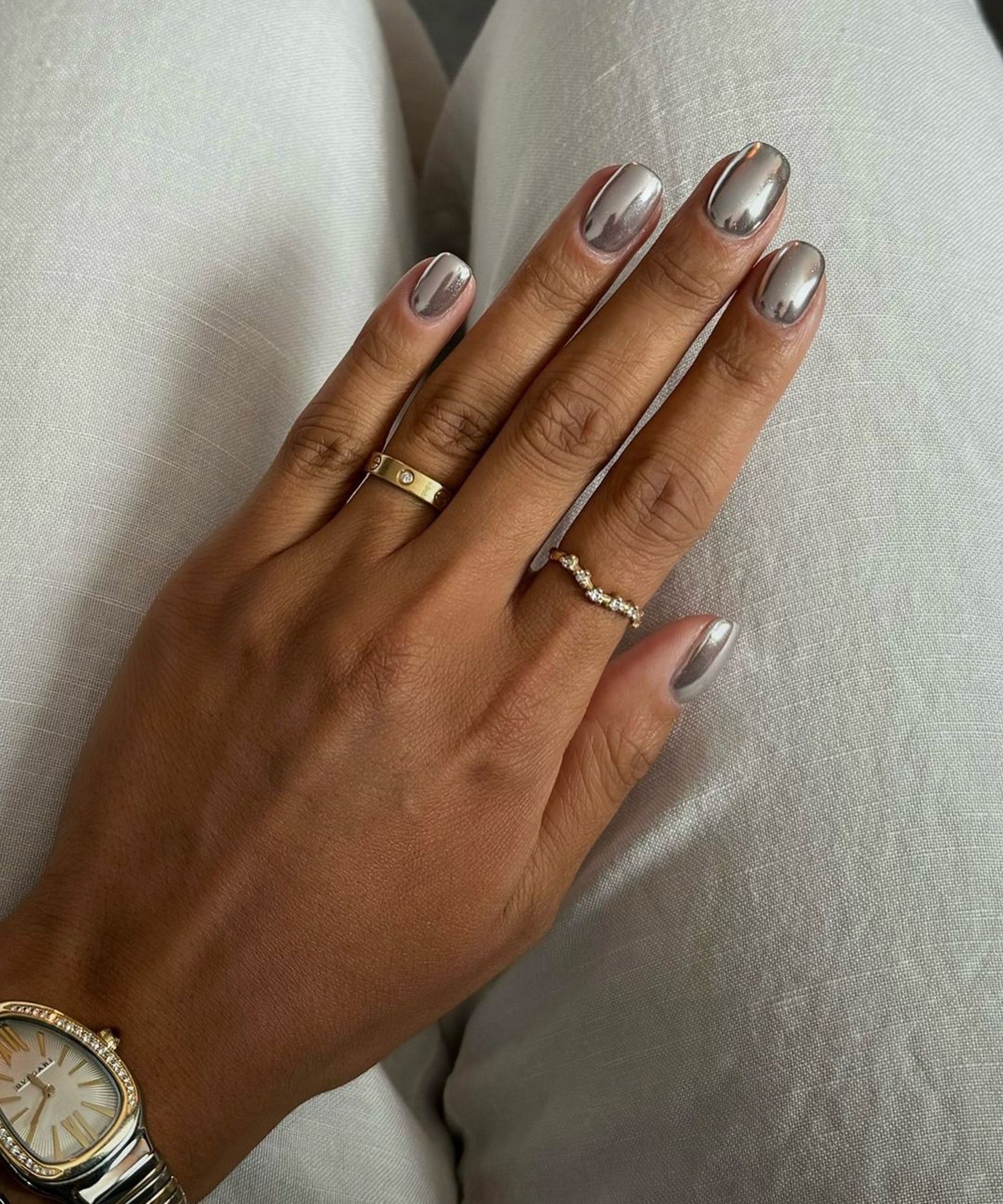 Medium Almond Reflective Chrome Medium Almond Reflective Chrome — Silver Chrome Nails