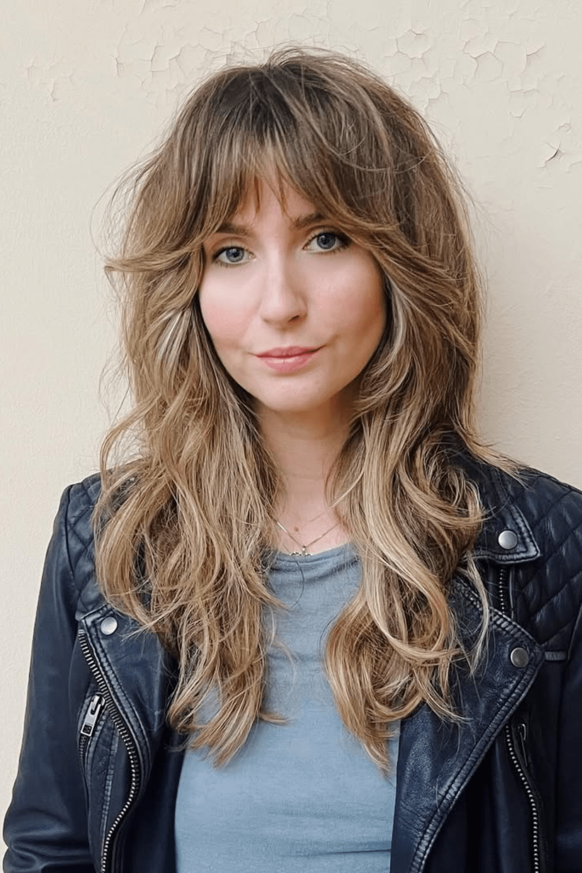 Wavy Blowout Collarbone Honey Blonde Shag With Curtain Bangs Wavy Blowout Collarbone Honey Blonde Shag With Curtain Bangs — Winter Shag Haircuts