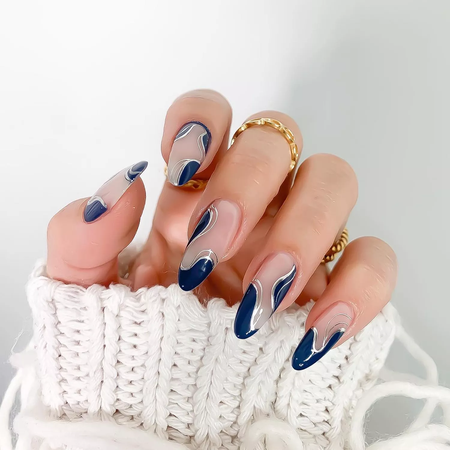Sheer Base Abstract Wavy Lines Sheer Base Abstract Wavy Lines — Winter Chrome Nails