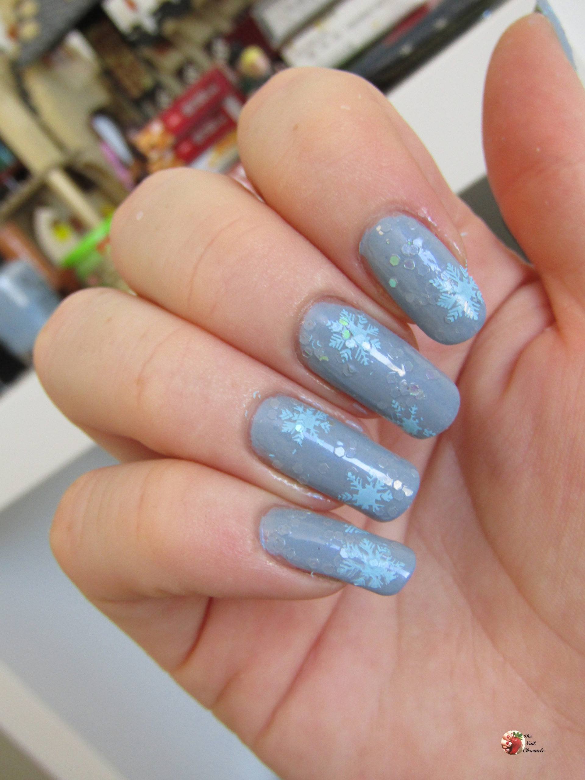 Muted Grey-Blue with Scattered Snowflakes Muted Grey-Blue with Scattered Snowflakes — Winter Wonderland Nails