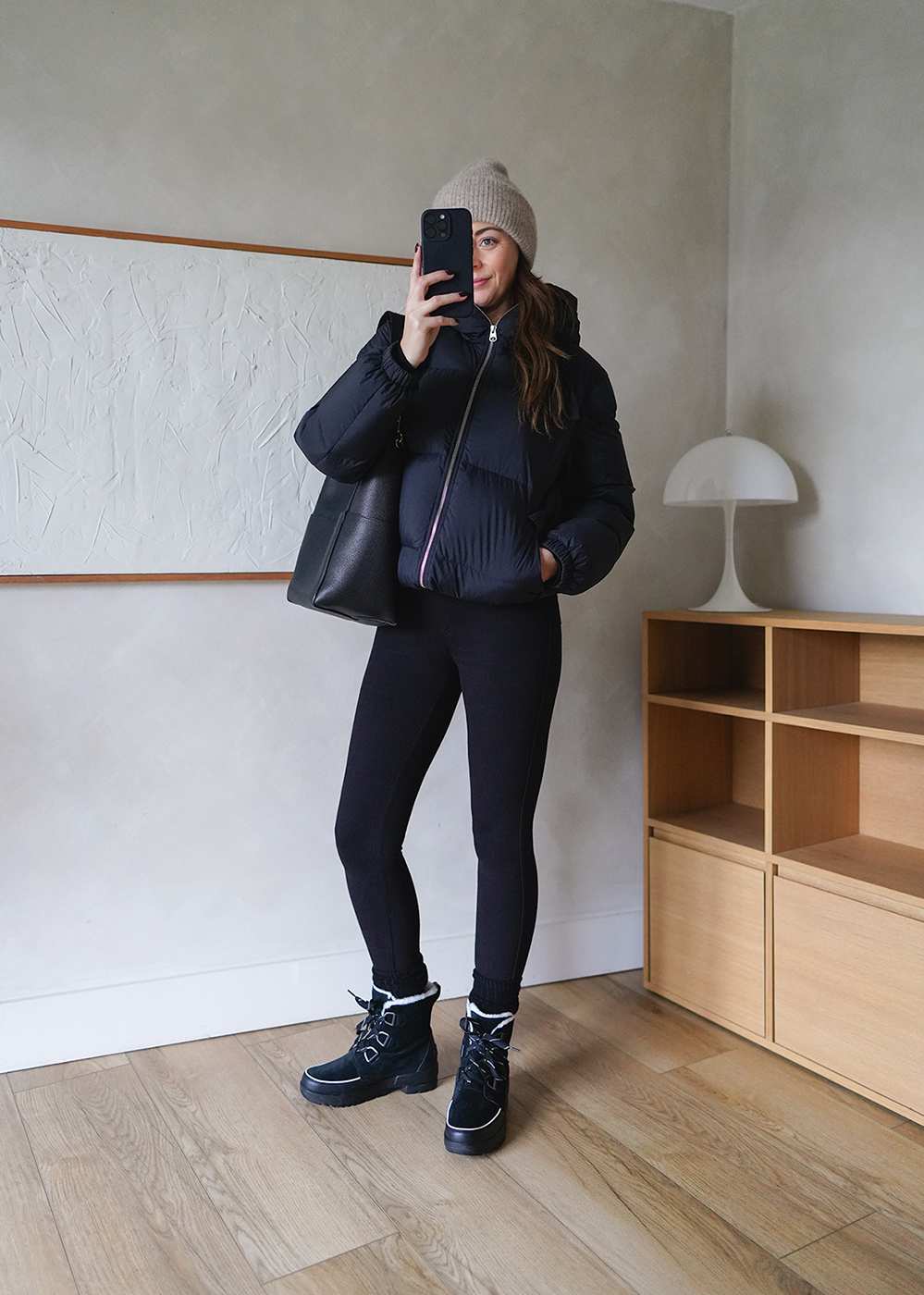 Winter Casual Indoor Black Puffer Jacket and Leggings with Black and White Snow Boots Winter Casual Indoor Black Puffer Jacket and Leggings with Black and White Snow Boots — Snow Boots Outfits