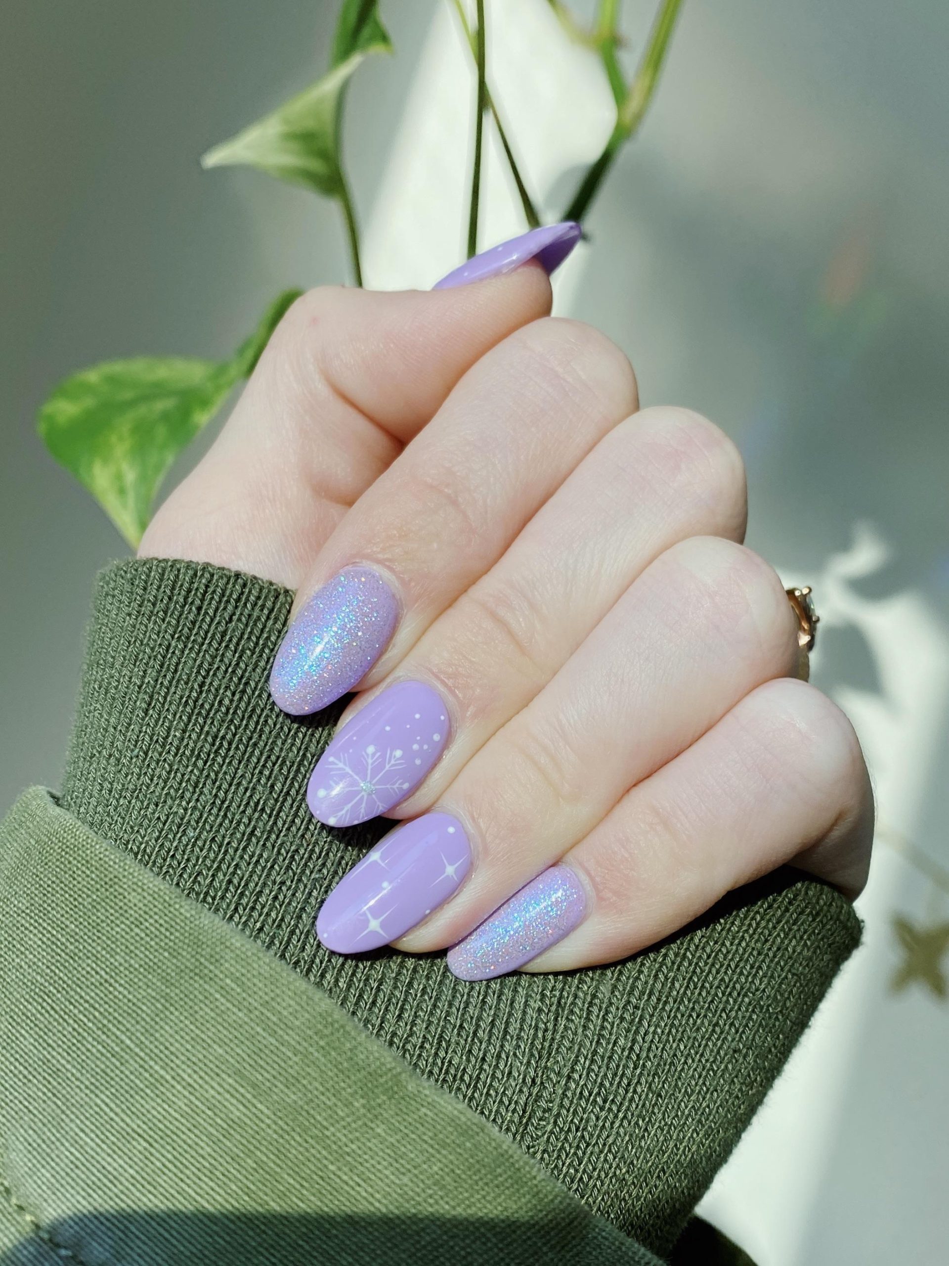Pastel Purple with Snowflakes and Iridescent Glitter Pastel Purple with Snowflakes and Iridescent Glitter — Pastel Winter Nails