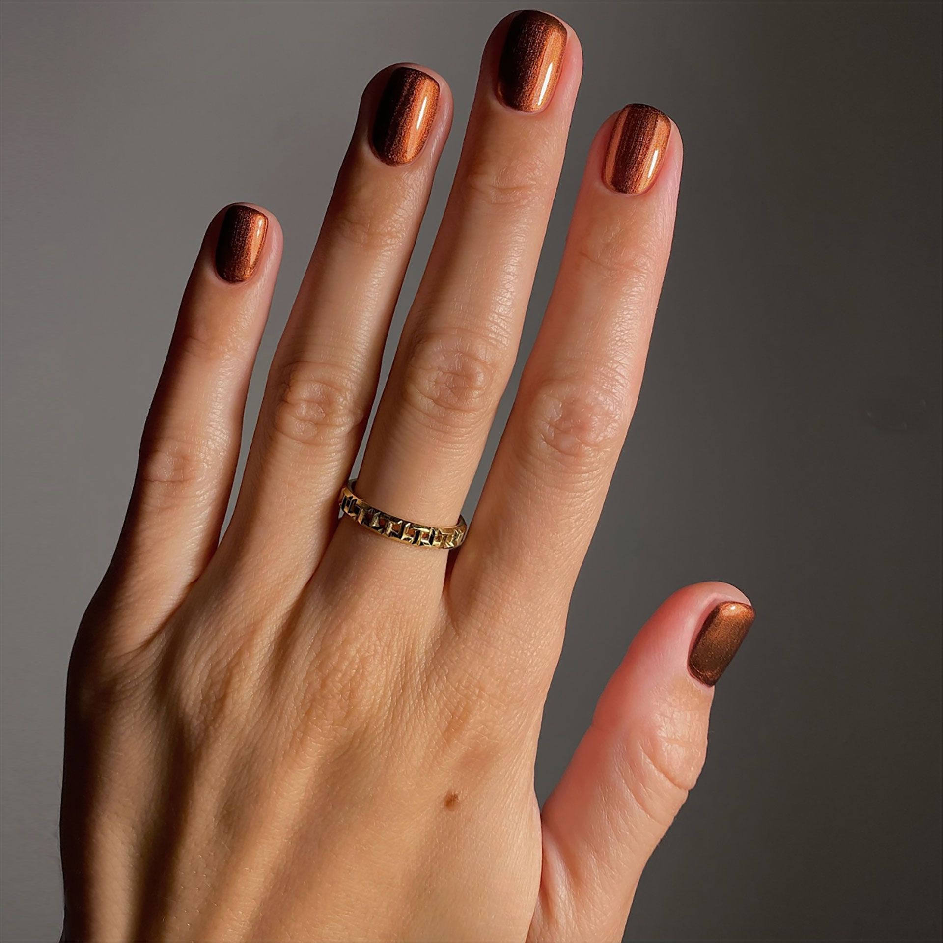 Copper Bronze Chrome Almond Nails Copper Bronze Chrome Almond Nails — Winter Nail Colors for Women Over 40