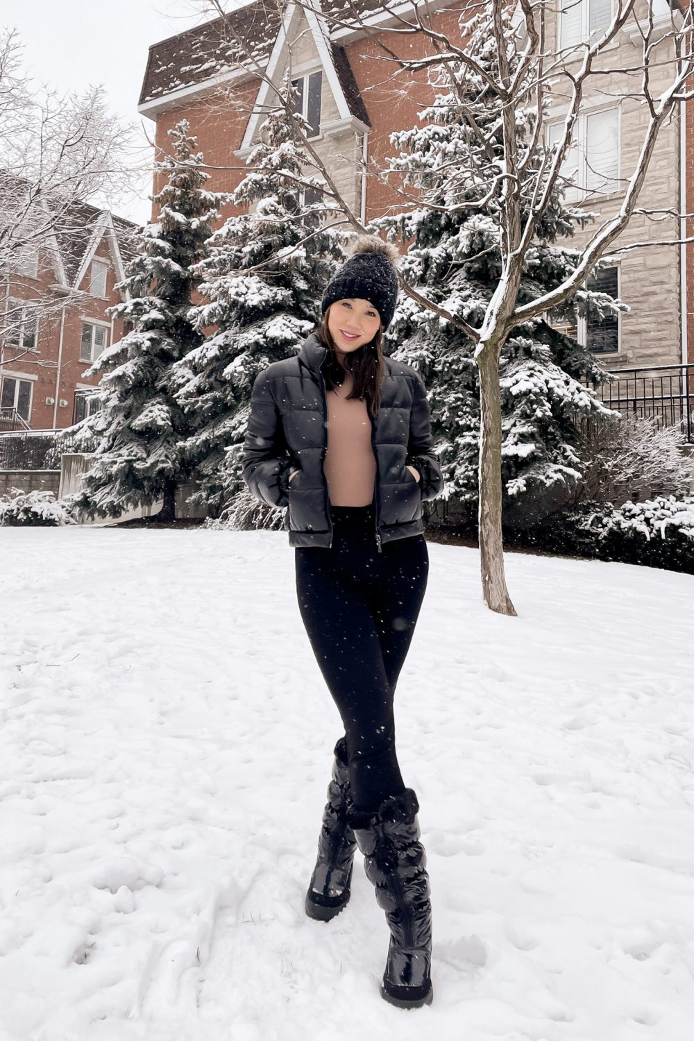 Chunky Puffer Snow Boots with a Cropped Puffer Jacket Chunky Puffer Snow Boots with a Cropped Puffer Jacket — Snow Boots Outfits