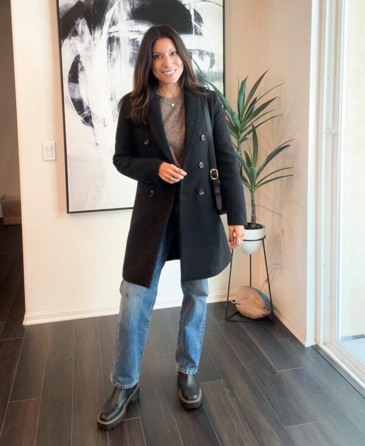 Casual Fall/Winter: Black Coat with Chunky Boots — Black Coat Outfits