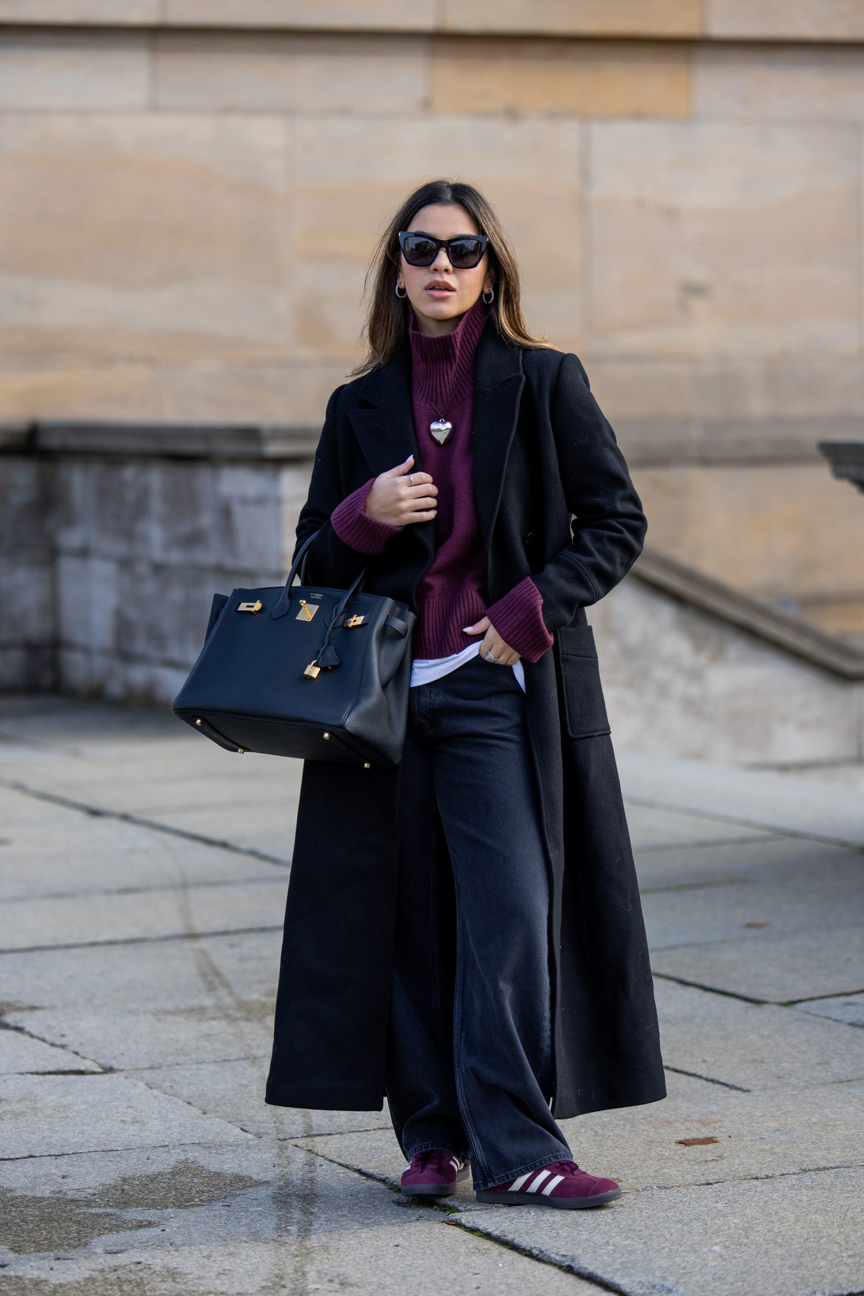 Long Black Wool Coat for Elevated City Errands Long Black Wool Coat for Elevated City Errands — Winter Outfits for Moms