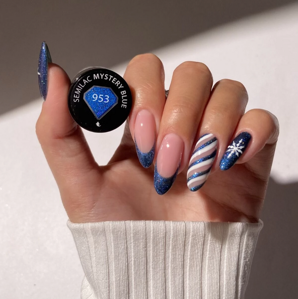 Glitter Blue French Winter Tips Glitter Blue French Winter Tips — Short Winter Gel Nails