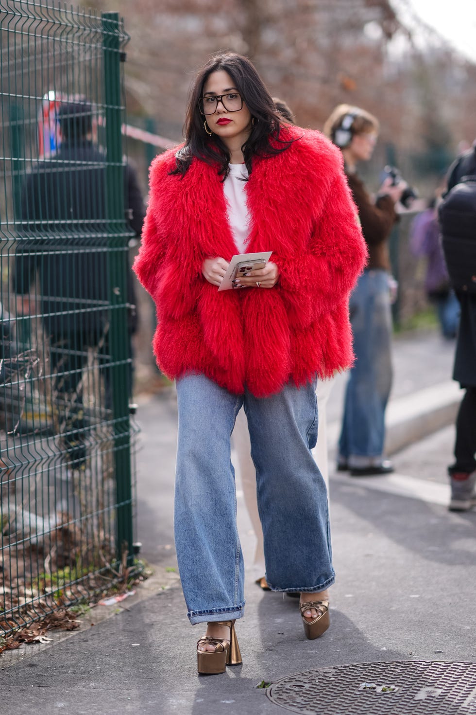 9 Faux Fur Coat and Jeans Outfit Ideas for Every Style and Vibe