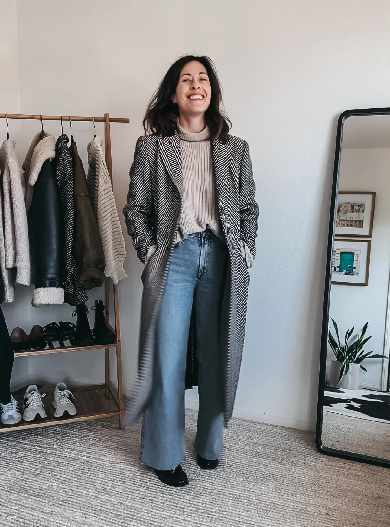 Herringbone Coat and Cream Turtleneck with Wide-Leg Jeans Herringbone Coat and Cream Turtleneck with Wide-Leg Jeans — Winter Outfits with Wide Leg Jeans