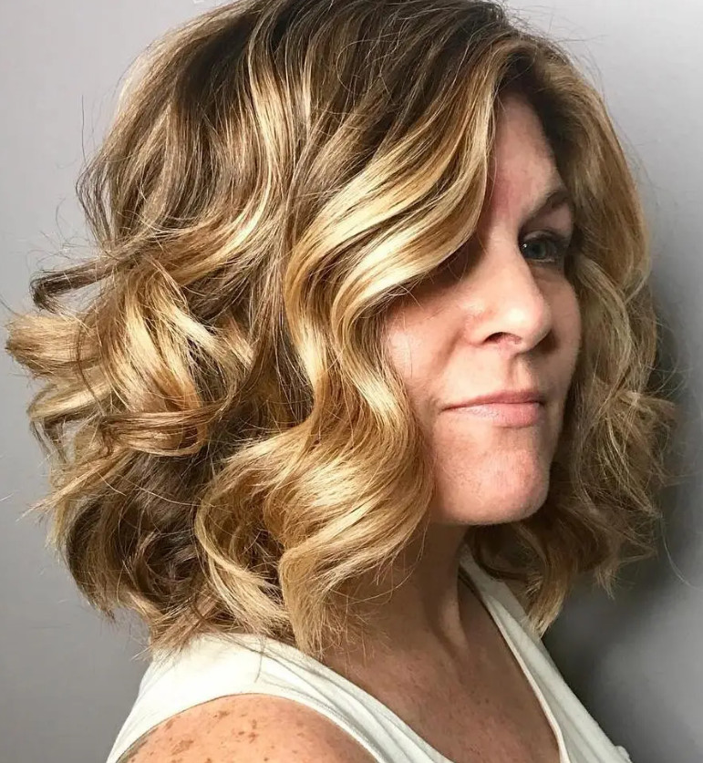 Collarbone Layered Bob With Honey Blonde Collarbone Layered Bob With Honey Blonde — Winter Haircuts for Women Over 40