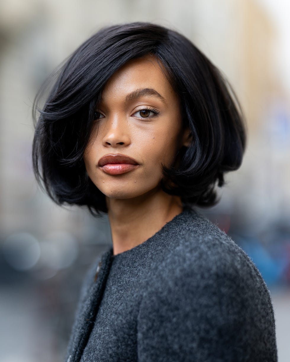 Sharp Chin Bob With Swept Back Layers Sharp Chin Bob With Swept Back Layers — Winter Haircuts for Women