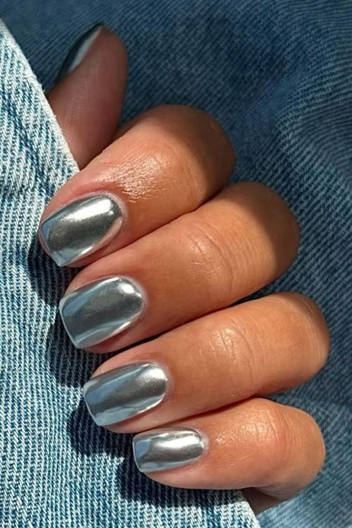 Medium Oval Chrome Silver Nails Medium Oval Chrome Silver Nails — Winter Nail Colors for Women Over 60