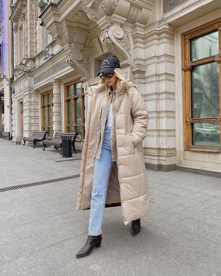 Casual Beige Quilted Puffer with Jeans and Ankle Boots — Long Puffer Coat Outfits