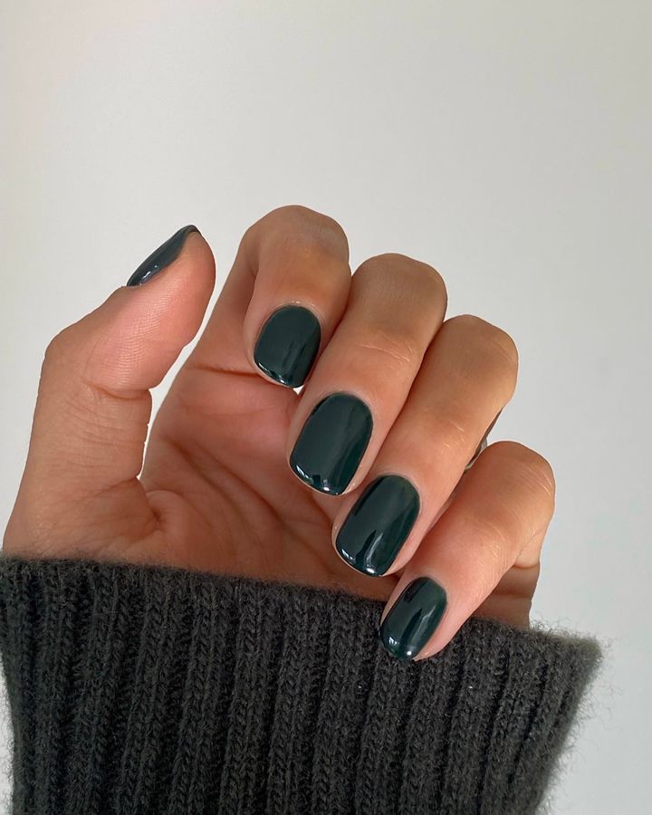 Forest Green Glossy Short Squares Forest Green Glossy Short Squares — Winter Acrylic Nail Colors