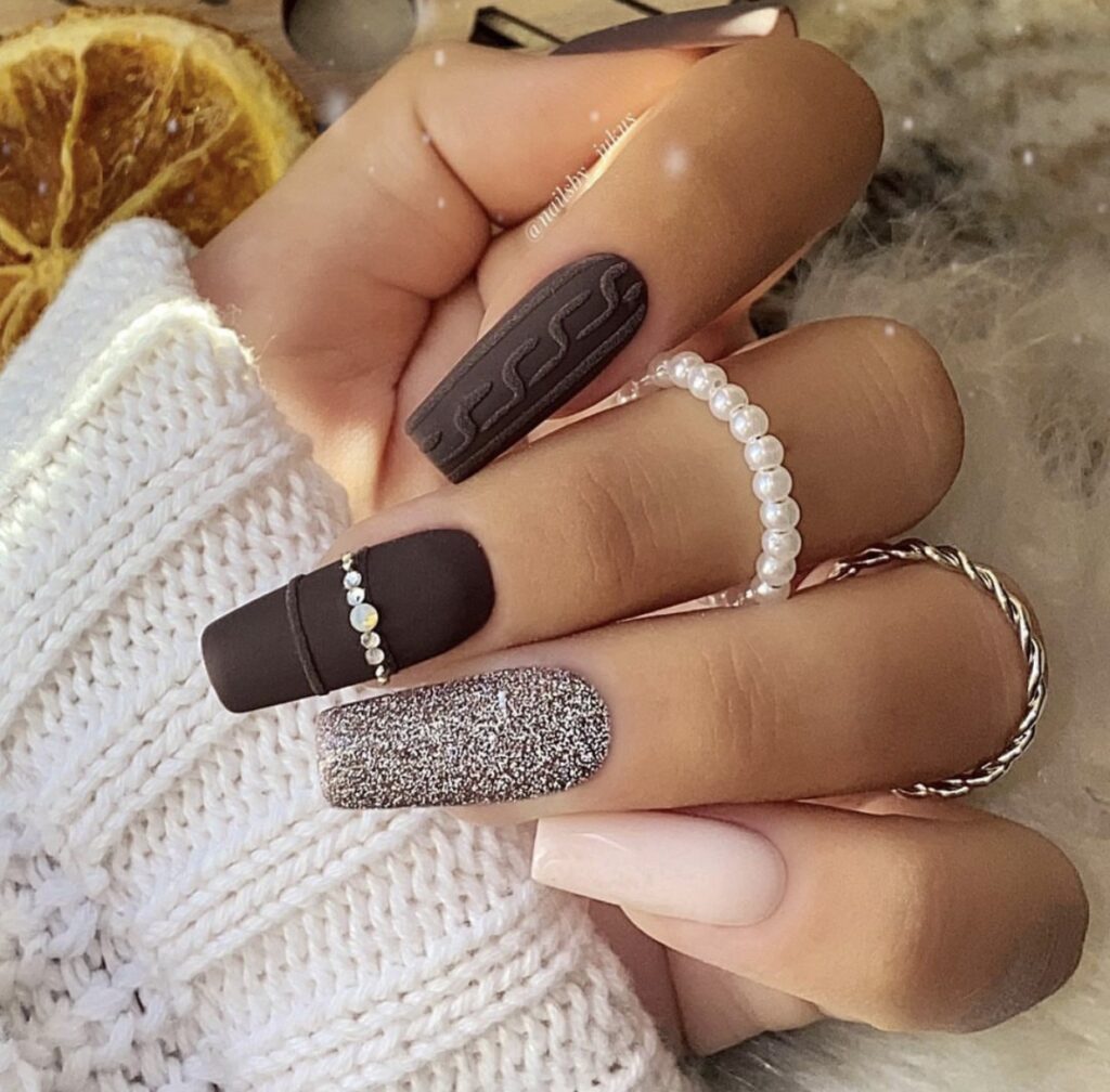Brown Matte With Beige Cable Knit Brown Matte With Beige Cable Knit — Winter Matte Nails
