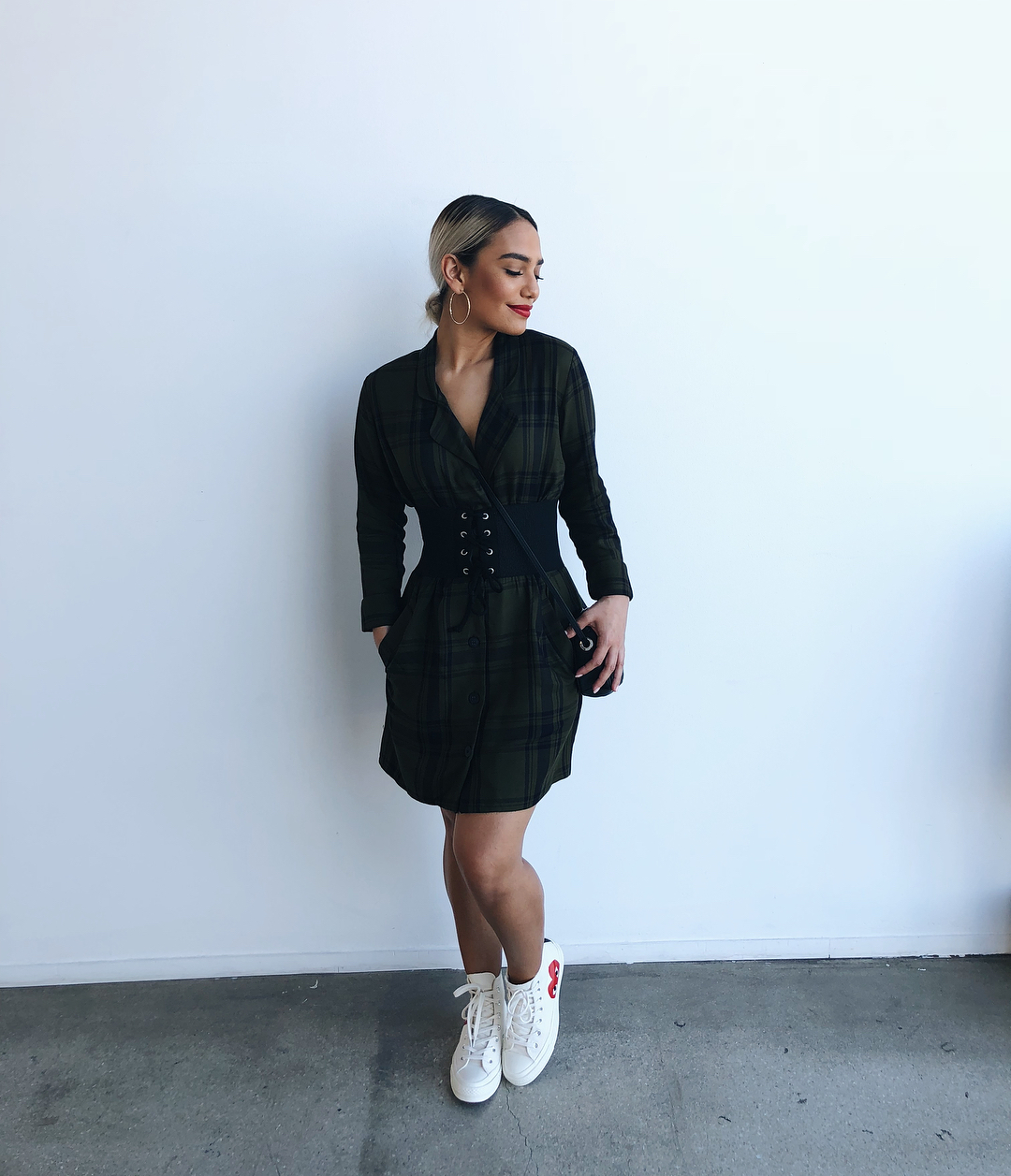 Oversized Grey Knit Midi Dress with Chunky Boots Oversized Grey Knit Midi Dress with Chunky Boots — Winter Dress Outfits