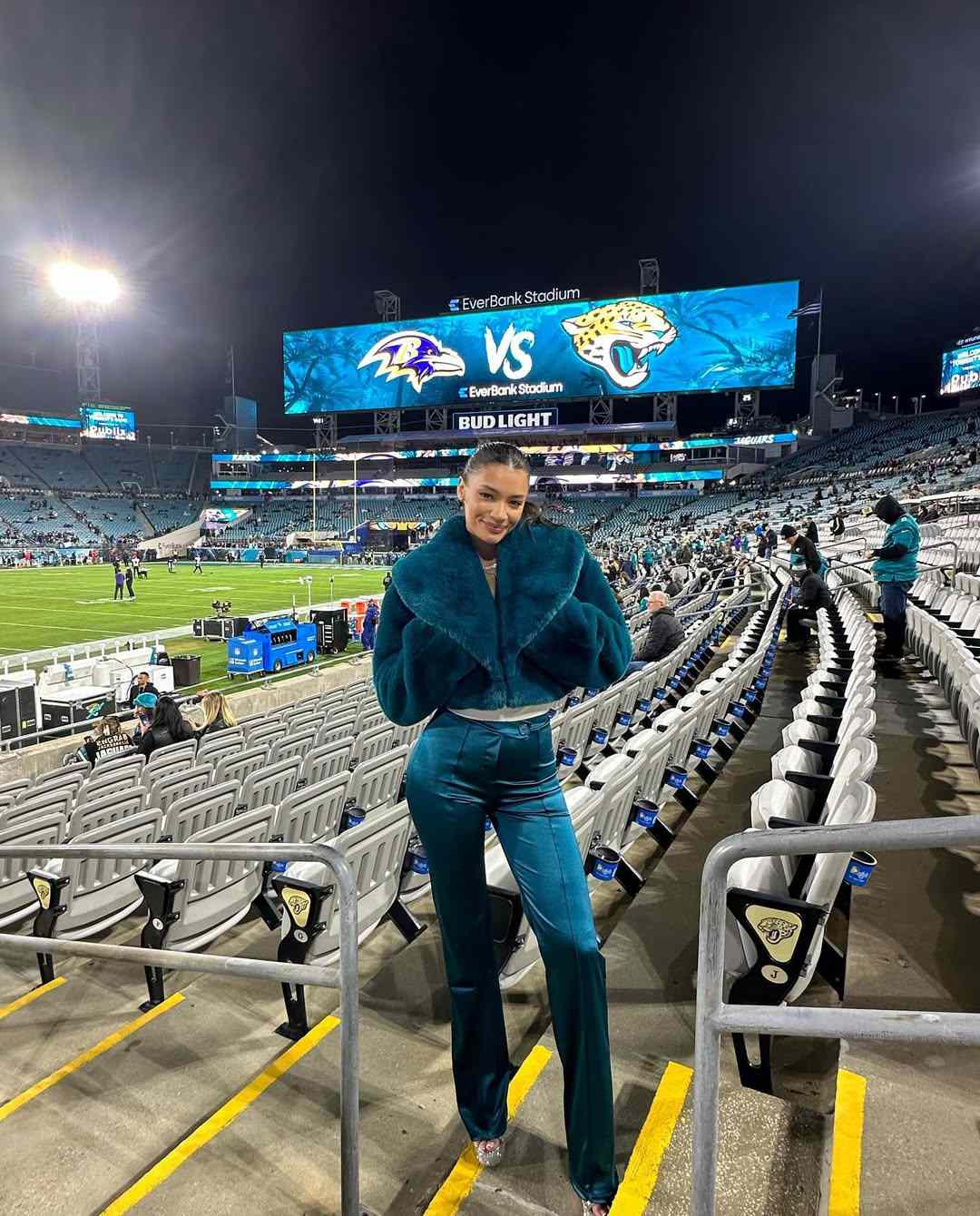 Glamorous Teal Faux Fur Jacket with Satin Pants Glamorous Teal Faux Fur Jacket with Satin Pants — Winter Football Game Outfits