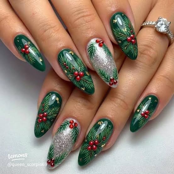 Dark Green Pine Branch Holiday Stilettos Dark Green Pine Branch Holiday Stilettos — Winter Green Nails