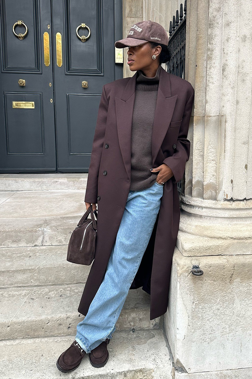 Oversized Dark Brown Coat with Turtleneck and Jeans Oversized Dark Brown Coat with Turtleneck and Jeans — Brown Coat Outfits