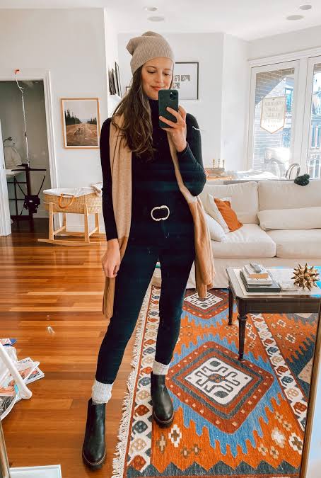 Monochromatic Black with Beige Knit Accessories Monochromatic Black with Beige Knit Accessories — Cold Weather Outfits