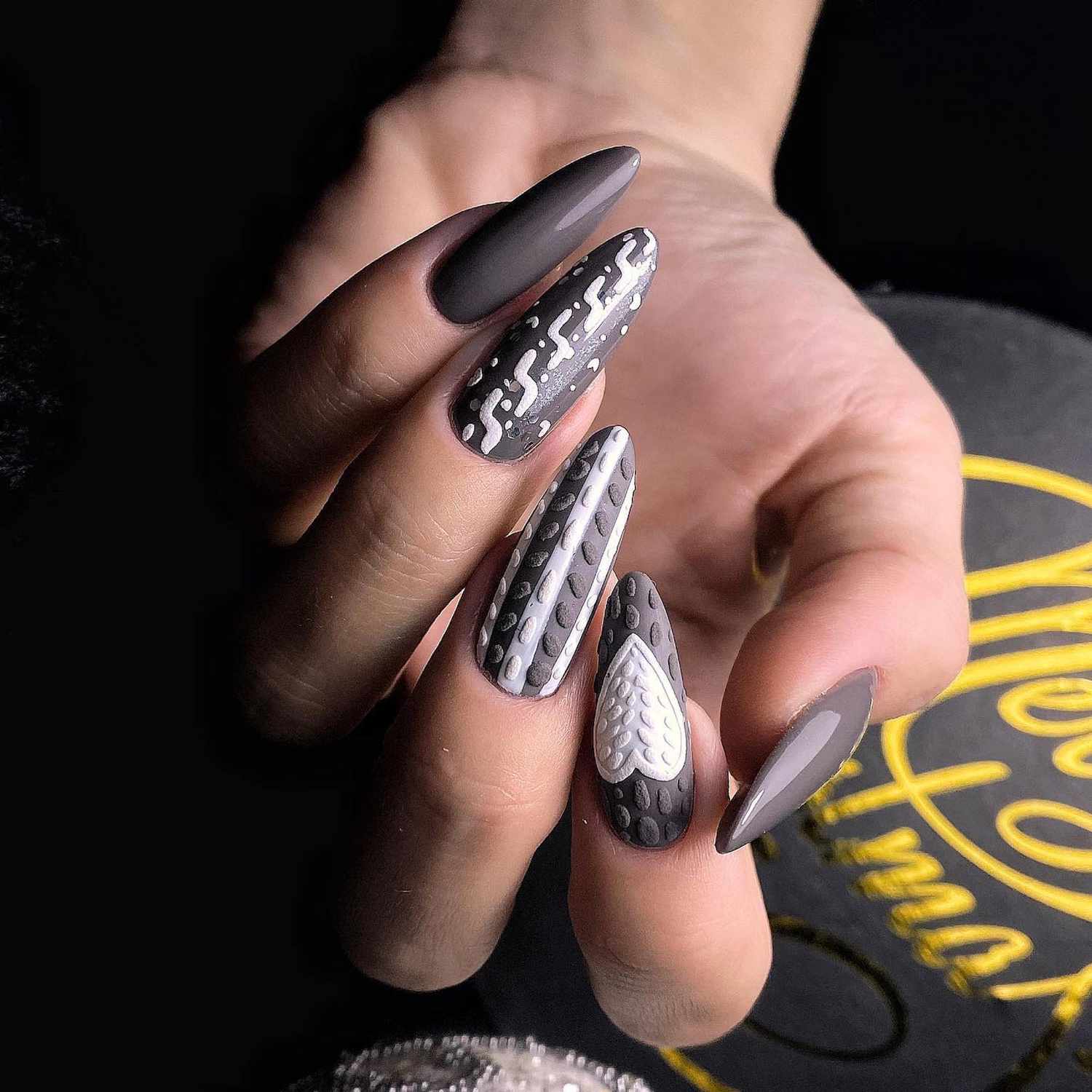 Dark Grey Knit, Heart, and Dot Nails Dark Grey Knit, Heart, and Dot Nails — Sweater Nails