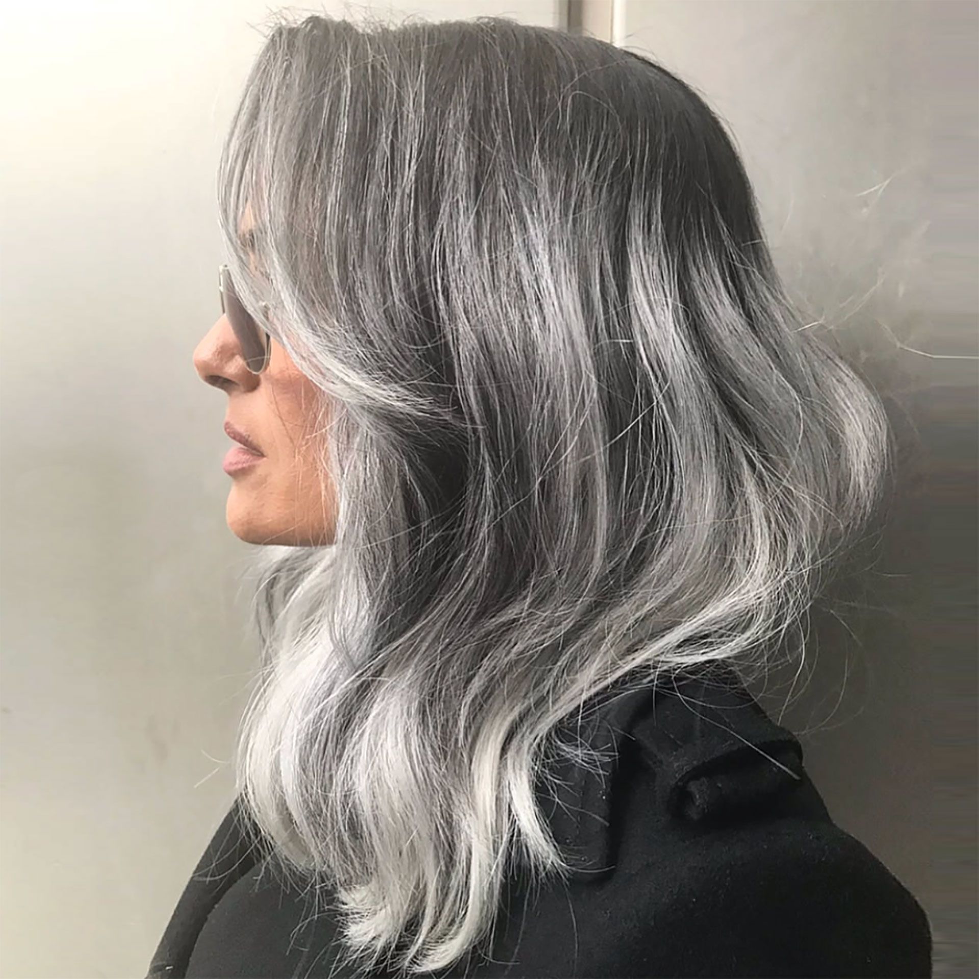 Collarbone Waves With Ash Blonde Gray — Gray Blending Highlights