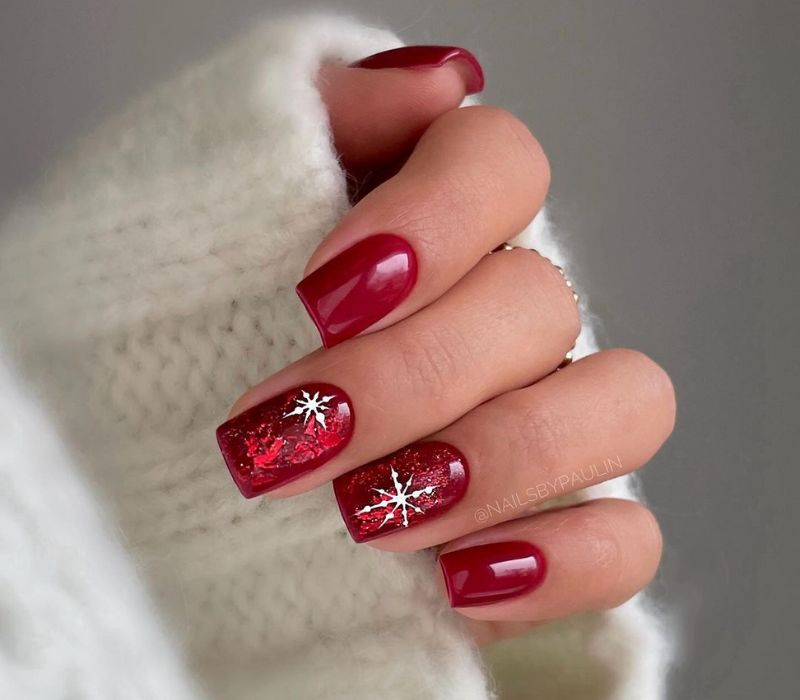 Deep Red Glitter Snowflake Nails Deep Red Glitter Snowflake Nails — Winter Red Nails