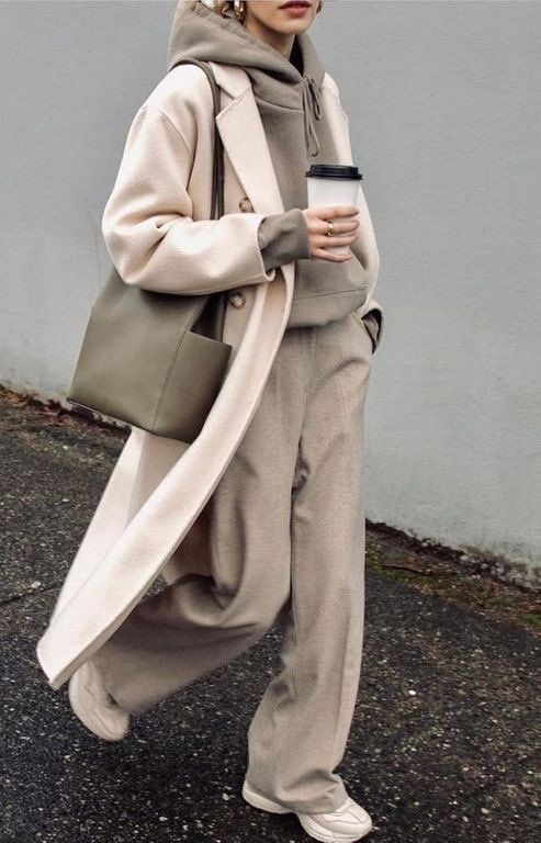 Oversized Cream Coat with Grey Hoodie and Wide-Leg Trousers Oversized Cream Coat with Grey Hoodie and Wide-Leg Trousers — Comfy Winter Outfits