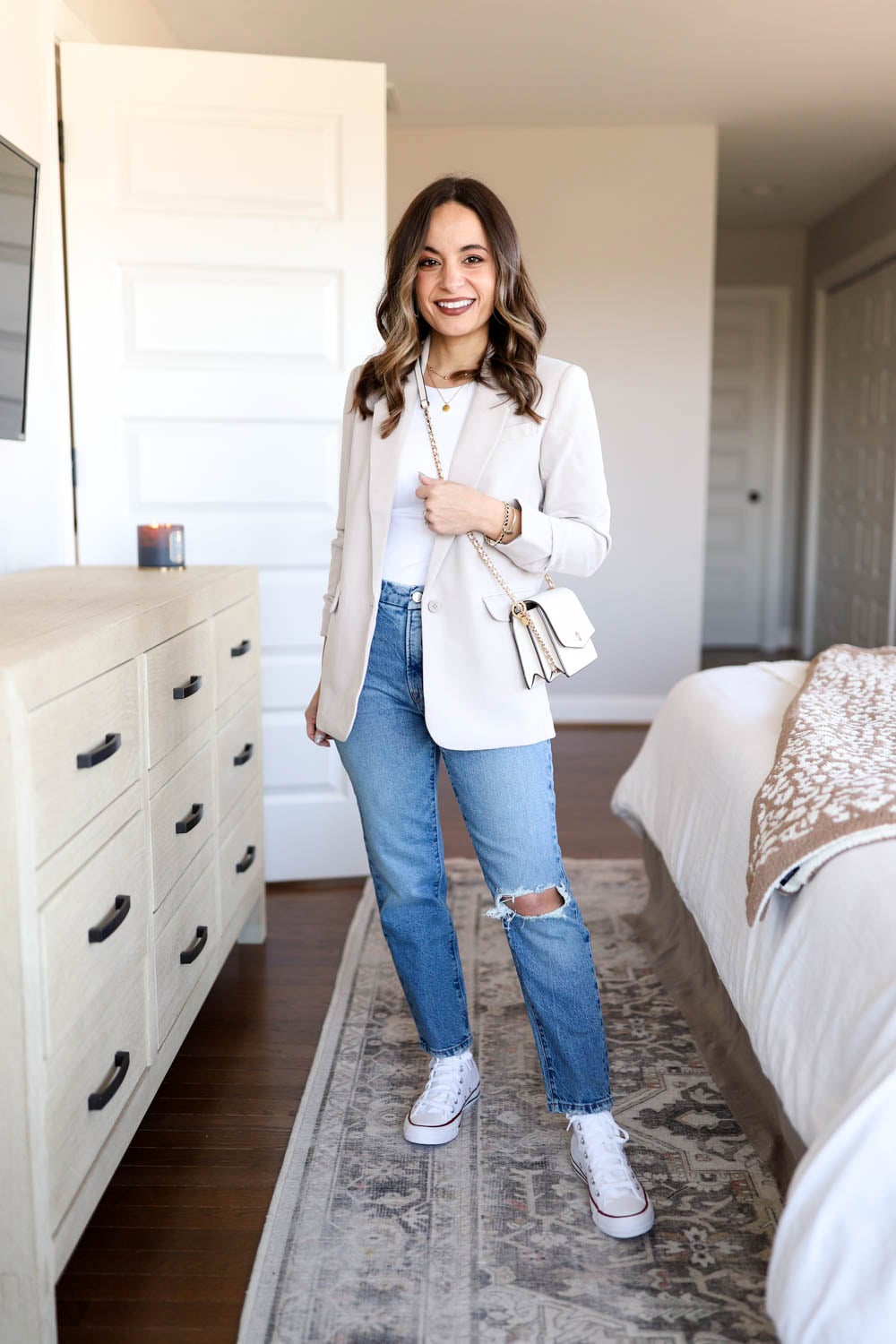 Beige Long-Sleeve Top and Rust Leggings with White Sneakers Beige Long-Sleeve Top and Rust Leggings with White Sneakers — Winter Outfits with Sneakers