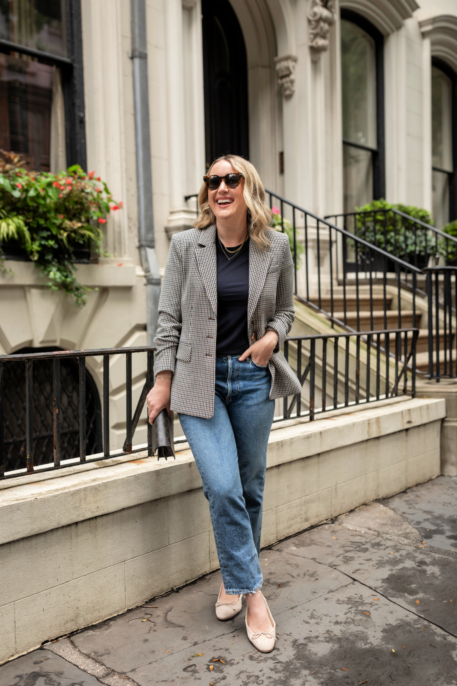 Houndstooth Blazer with Jeans for a Classic Casual Fall Outfit Houndstooth Blazer with Jeans for a Classic Casual Fall Outfit — Fall to Winter Outfits