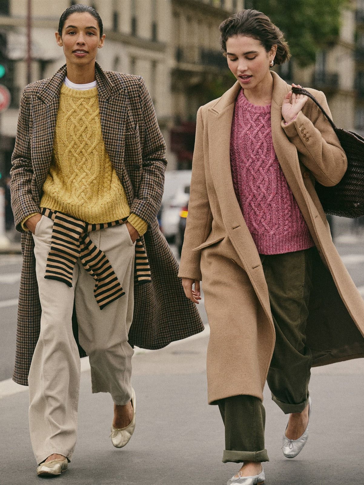 Plaid Coat and Bright Sweater: A Classic Winter Pairing Plaid Coat and Bright Sweater: A Classic Winter Pairing — Winter Outfits