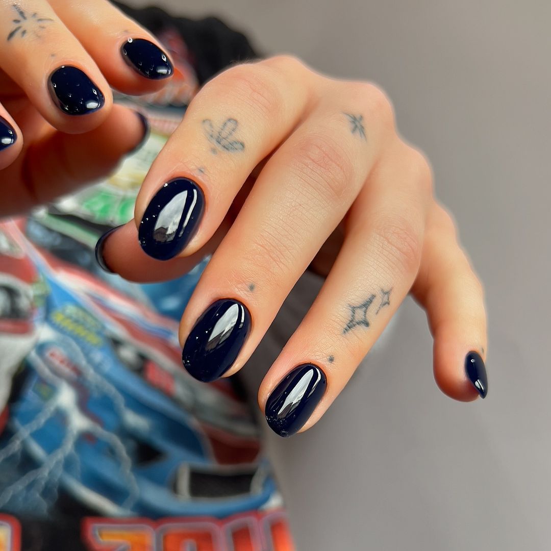 Deep Navy Blue Subtle Glitter Almonds Deep Navy Blue Subtle Glitter Almonds — Short Winter Almond Nails