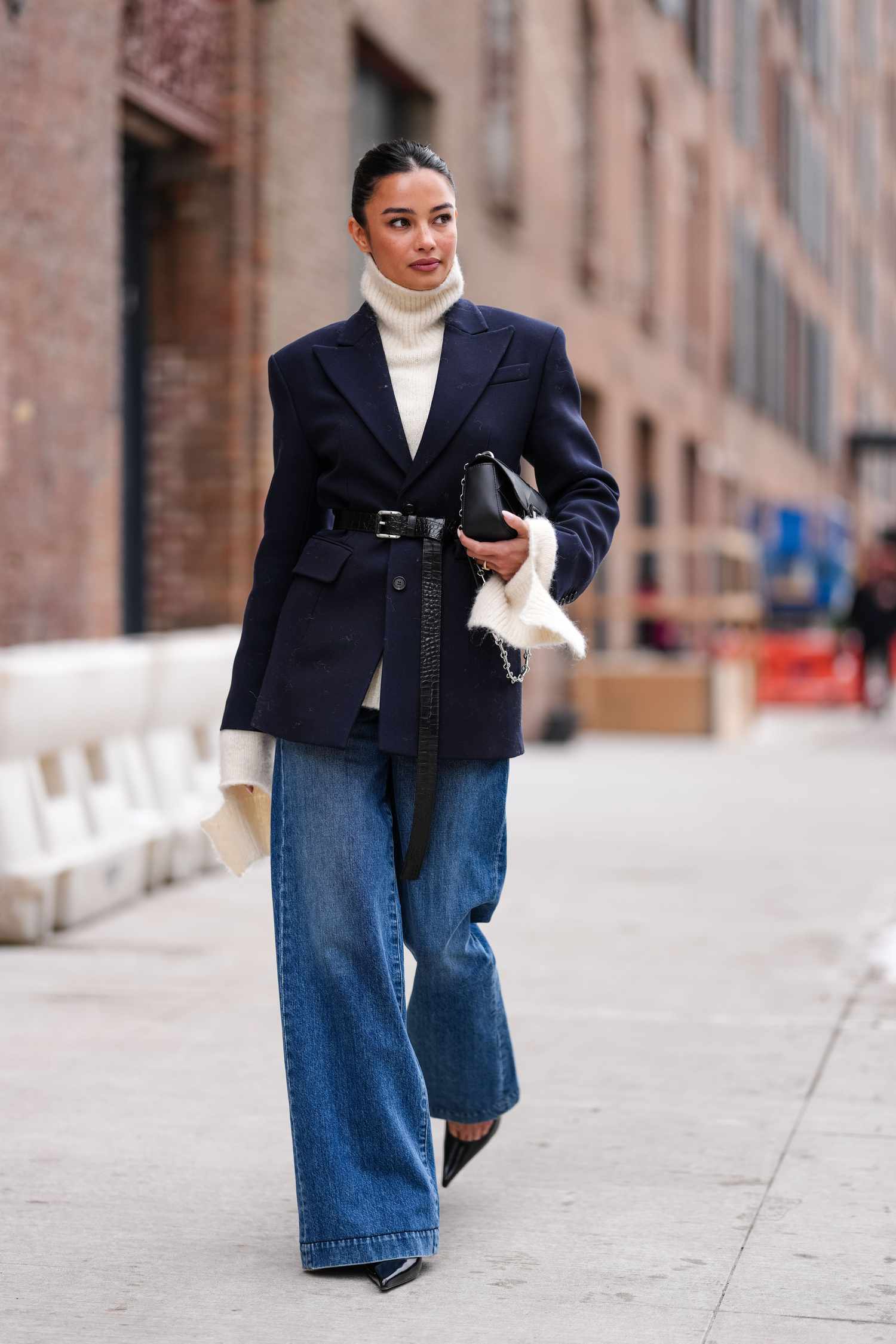 Navy Oversized Blazer with Wide-Leg Jeans Navy Oversized Blazer with Wide-Leg Jeans — Winter Outfits for Warm Weather