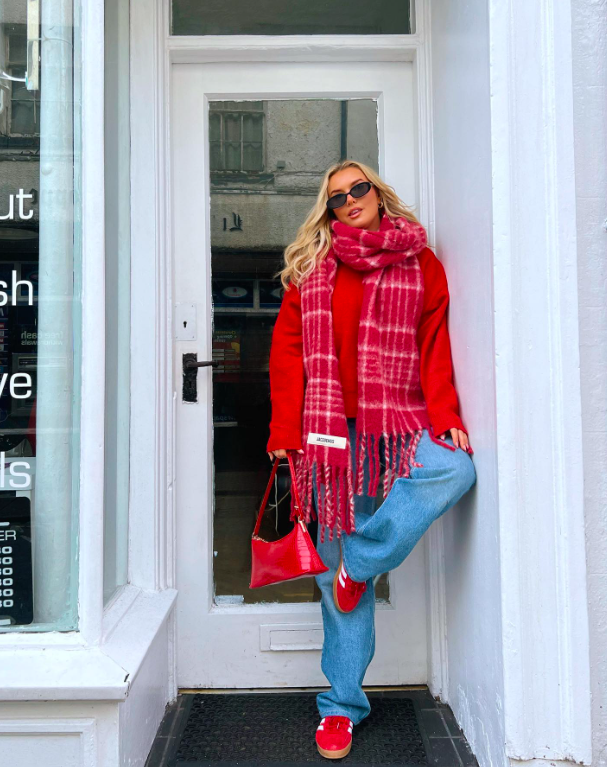 Monochromatic Red Outfit with Plaid Accents Monochromatic Red Outfit with Plaid Accents — Casual Winter Outfits