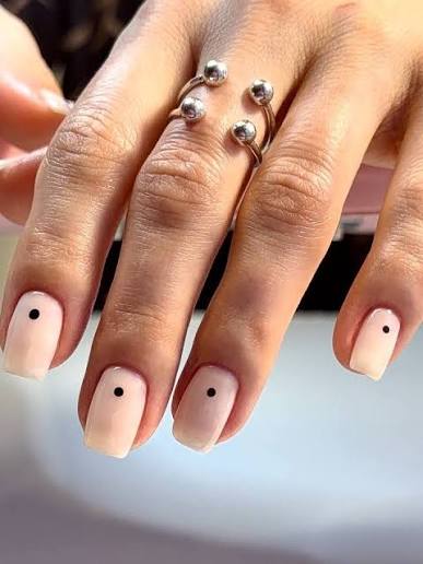 Pale Peach with Black Dot Accent Nails Pale Peach with Black Dot Accent Nails — neutral nail colors