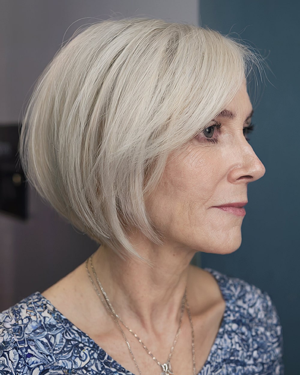 Sleek Platinum Blonde Bob — Winter Hair Colors for Women Over 50