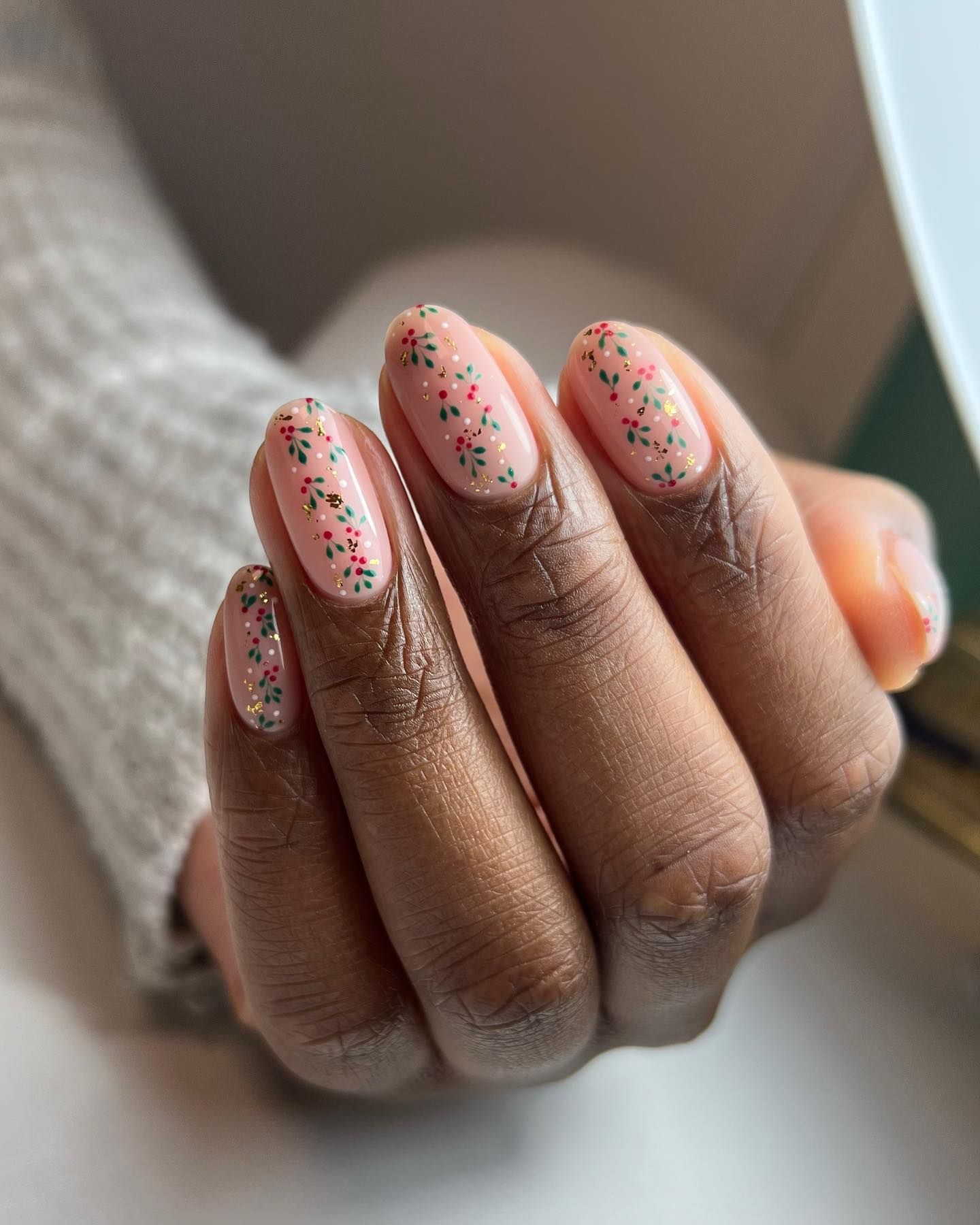 Pale Pink Holiday Berry Ovals Pale Pink Holiday Berry Ovals — Winter Dip Powder Nails