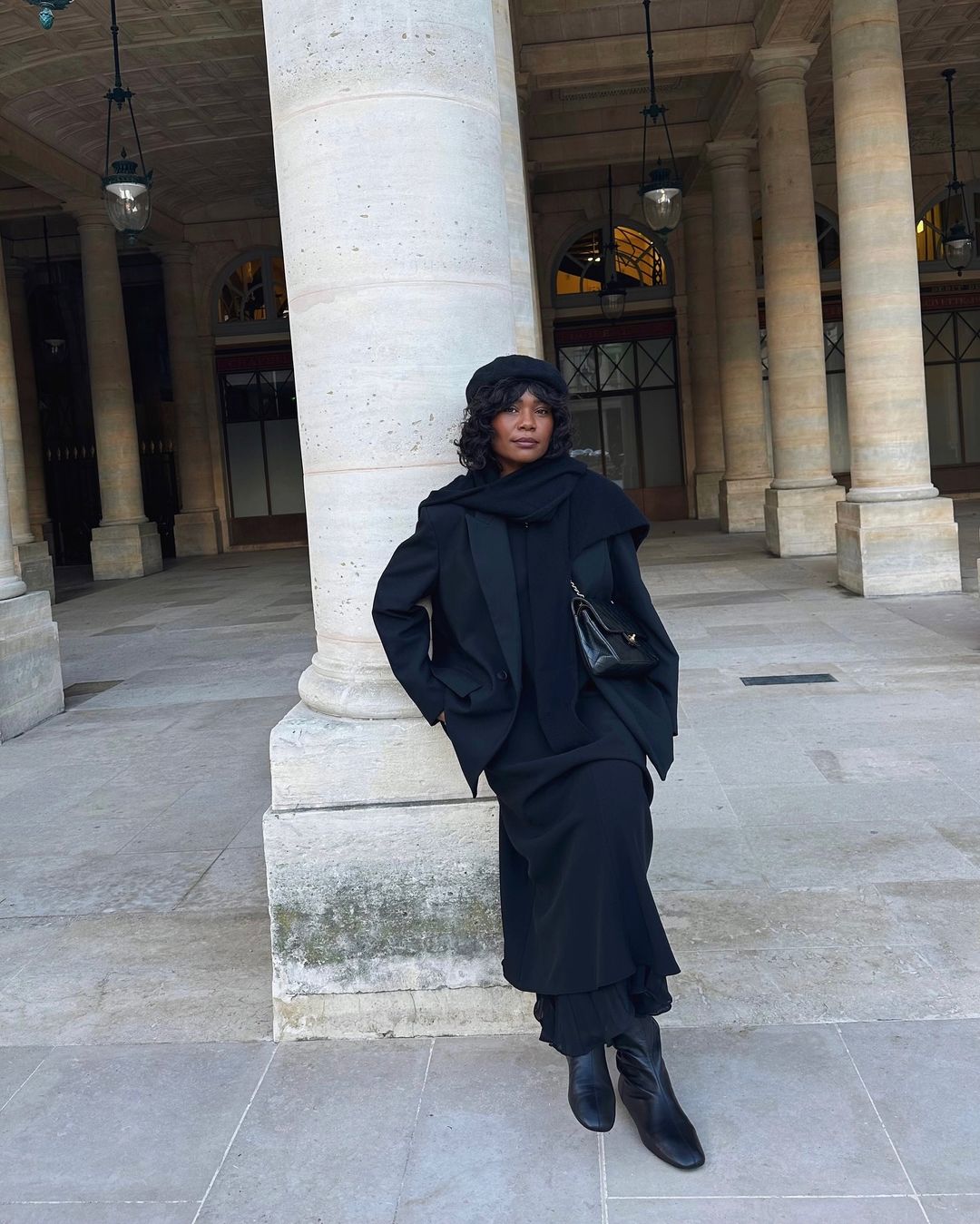 Sophisticated All-Black Ensemble with Pointed-Toe Boots Sophisticated All-Black Ensemble with Pointed-Toe Boots — Winter Boots Outfits