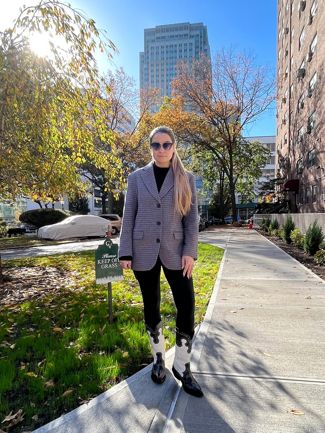 Houndstooth Blazer Over Turtleneck with Cowboy Boots Houndstooth Blazer Over Turtleneck with Cowboy Boots — Western Winter Outfits