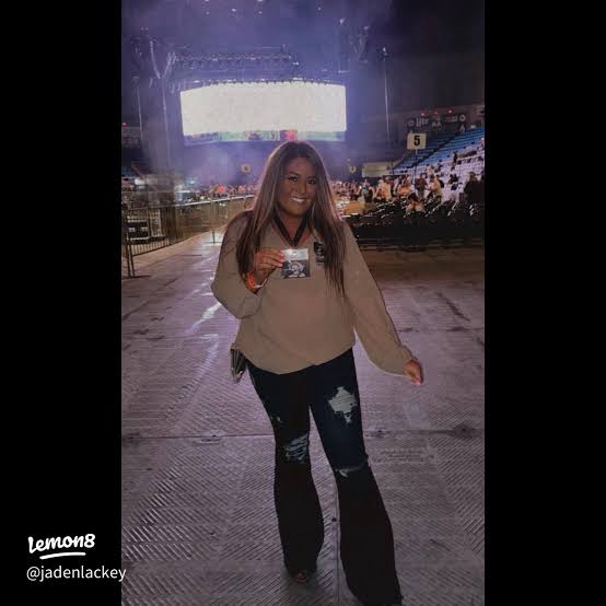 Ripped Flare Jeans and Graphic Tee: Effortless Concert Cool Ripped Flare Jeans and Graphic Tee: Effortless Concert Cool — Winter Concert Outfits