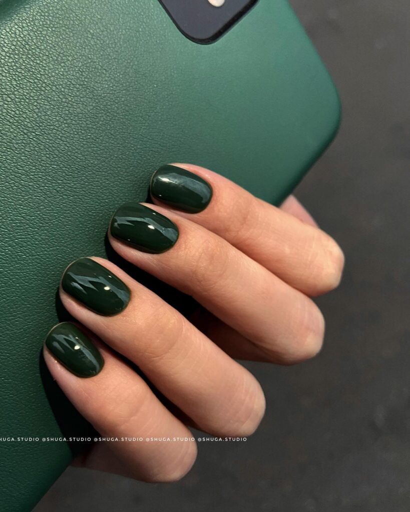 Deep Glossy Emerald Oval Nails Deep Glossy Emerald Oval Nails — Emerald Green Nails