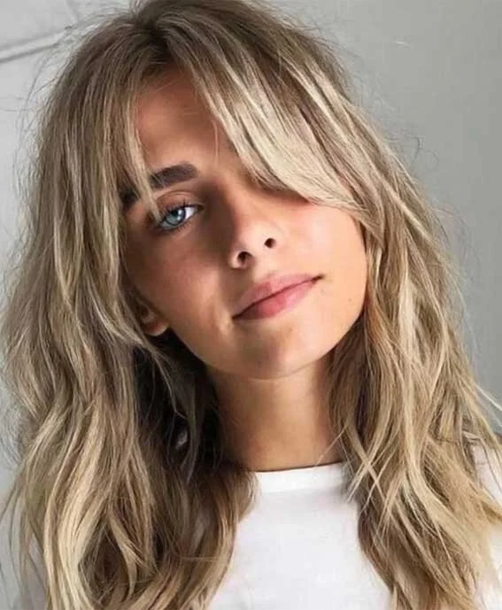 Chin Textured Bob With Blunt Bangs Chin Textured Bob With Blunt Bangs — Winter Layered Haircuts